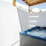 Calma Luxury & شقة فندقية فاليراكي
