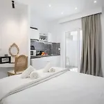 Calma Luxury & فاليراكي