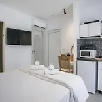 Calma Luxury & شقة فندقية فاليراكي