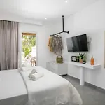 Calma Luxury & 3* فاليراكي