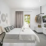 Calma Luxury & فاليراكي