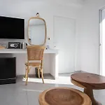 Calma Luxury & 3* فاليراكي