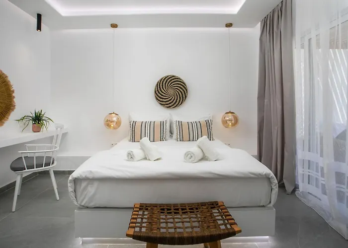 Calma Luxury & فاليراكي