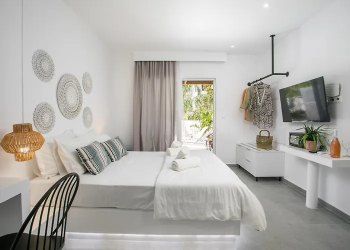 Calma Luxury & فاليراكي